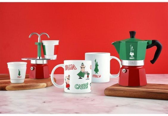 Гейзерная кофеварка Bialetti La Mokina Italia на 1 чашку цветная (40 мл)