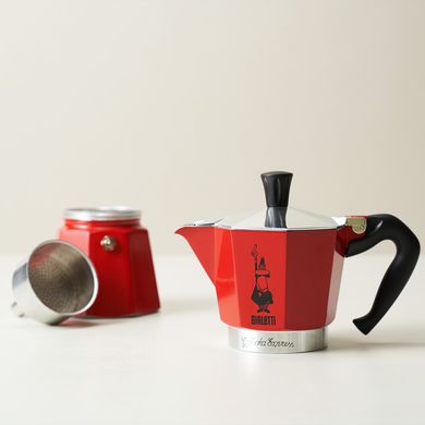 Гейзерная кофеварка Bialetti Moka Express на 6 чашки (270 мл) Красная