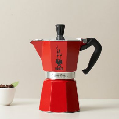 Гейзерная кофеварка Bialetti Moka Express на 6 чашки (270 мл) Красная