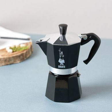 Гейзерная кофеварка Bialetti Moka Express на 6 чашки (270 мл) Черная