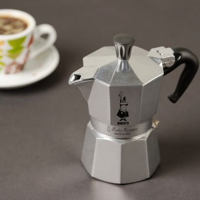Гейзерная кофеварка Bialetti Moka Express на 1 чашку (60 мл)