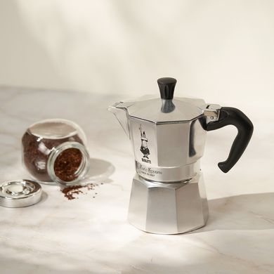 Гейзерная кофеварка Bialetti Moka Express на 2 чашки (90 мл)