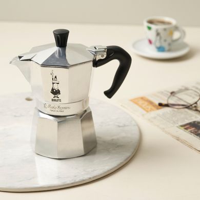 Гейзерная кофеварка Bialetti Moka Express на 3 чашки (130 мл)