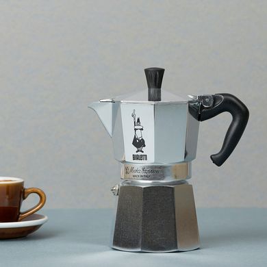 Гейзерная кофеварка Bialetti Moka Express на 4 чашки (190 мл)