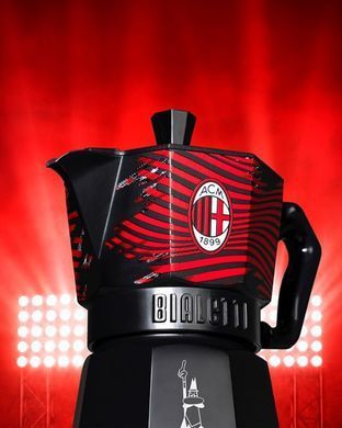 Гейзерна кавоварка Bialetti Moka Express Milan на 3 чашки (130 мл)