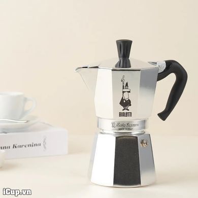 Гейзерна кавоварка Bialetti Moka Express на 6 чашек (270 мл)