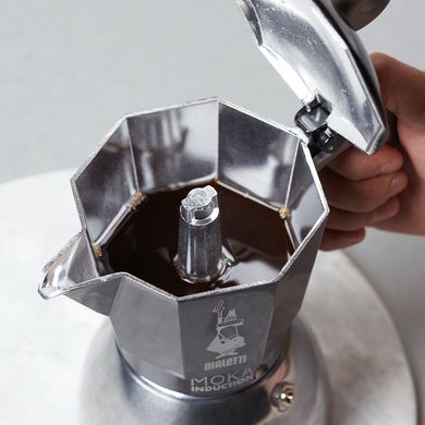 Гейзерна кавоварка Bialetti на 4 чашки Moka Induction (150 мл) чорна