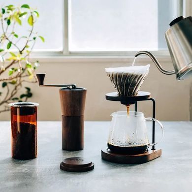 Пуровер Hario V60 02 Walnut скляний з дерев&rsquo;яною підставкою